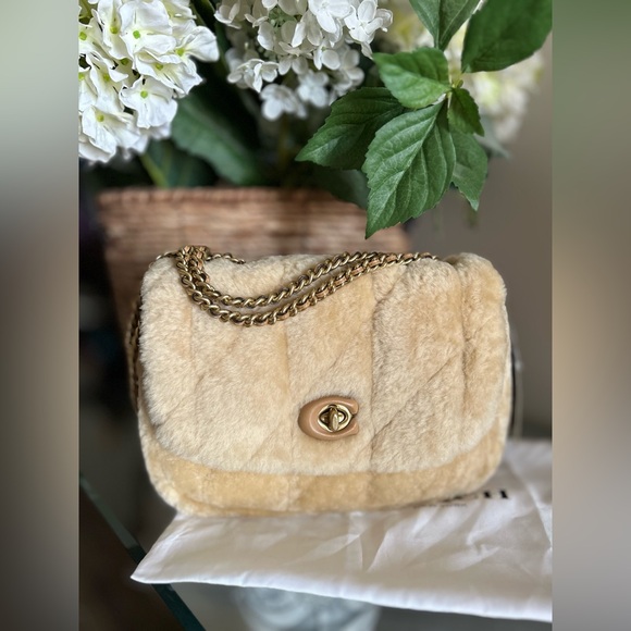 Pillow Madison Shoulder Bag In Shearling With Quilting - Picture 1 of 10